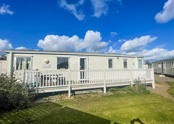 Stunning 6 Berth Caravan For Hire In Norfolk, Close To The Beach! Ref 19129S
