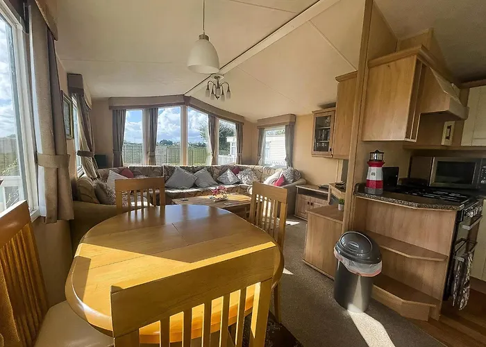Stunning 6 Berth Caravan For Hire In Norfolk, Close To The Beach! Ref 19129S