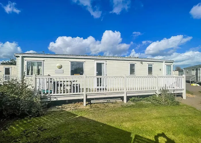 Stunning 6 Berth Caravan For Hire In Norfolk, Close To The Beach! Ref 19129S