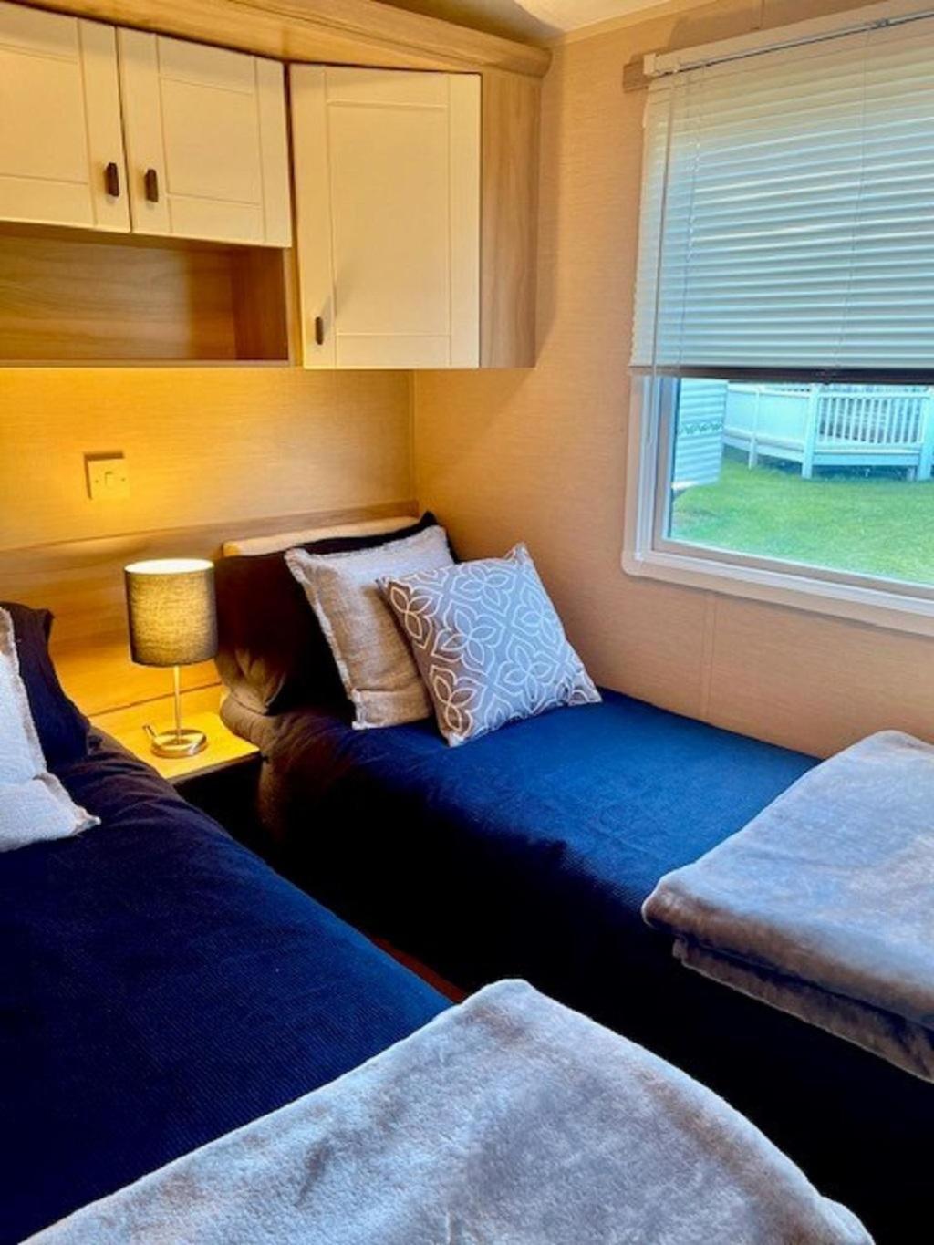 Campsite Stunning 6 Berth Caravan For Hire In Norfolk, Close To The Beach! Ref 19129s Scratby
