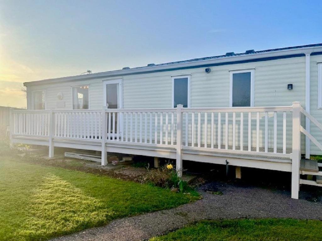 Campsite Stunning 6 Berth Caravan For Hire In Norfolk, Close To The Beach! Ref 19129s *
