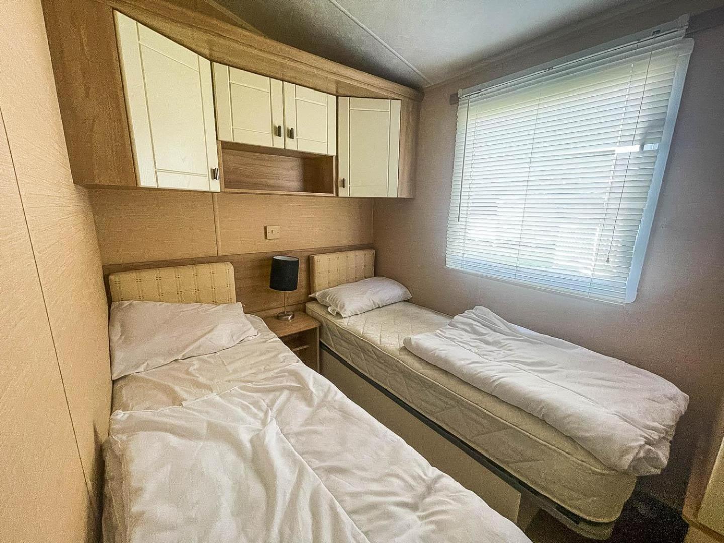 Campsite Stunning 6 Berth Caravan For Hire In Norfolk, Close To The Beach! Ref 19129s *
