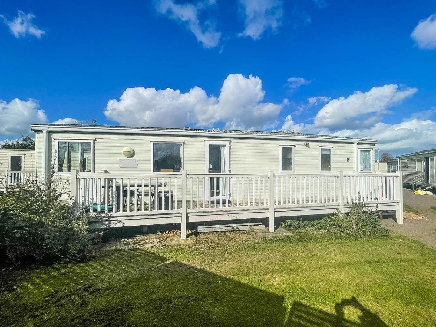 Stunning 6 Berth Caravan For Hire In Norfolk, Close To The Beach! Ref 19129s