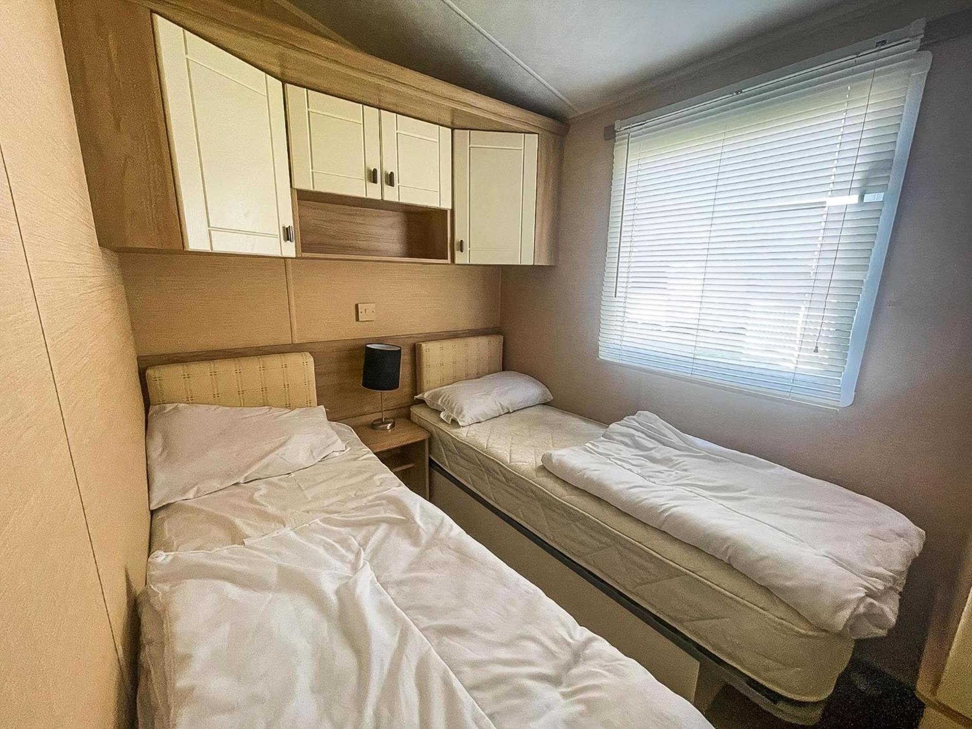 Stunning 6 Berth Caravan For Hire In Norfolk, Close To The Beach! Ref 19129s Campsite *