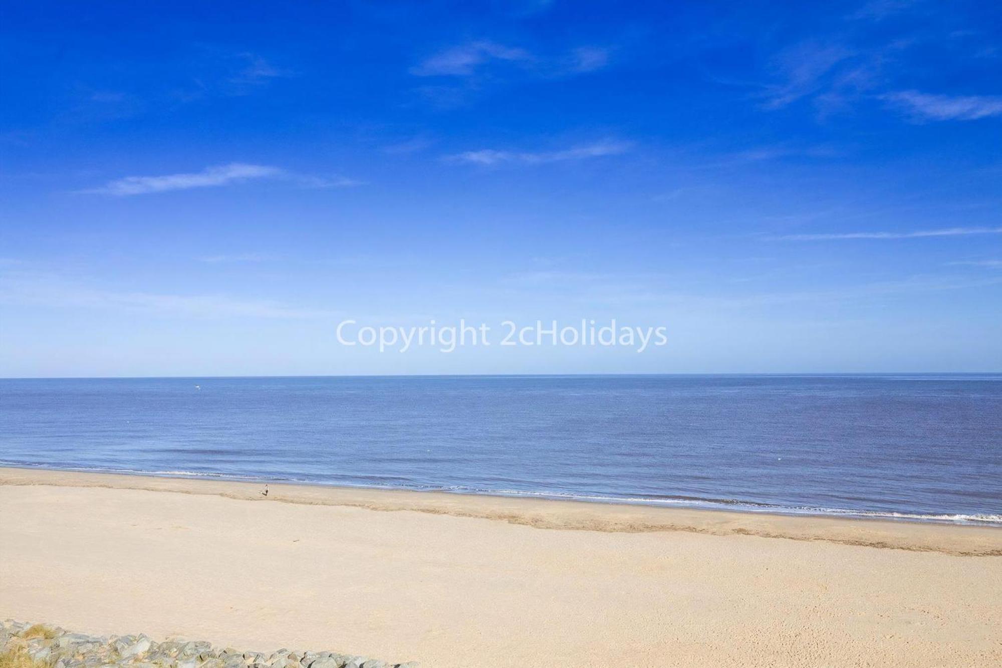 Stunning 6 Berth Caravan For Hire In Norfolk, Close To The Beach! Ref 19129s Campsite
