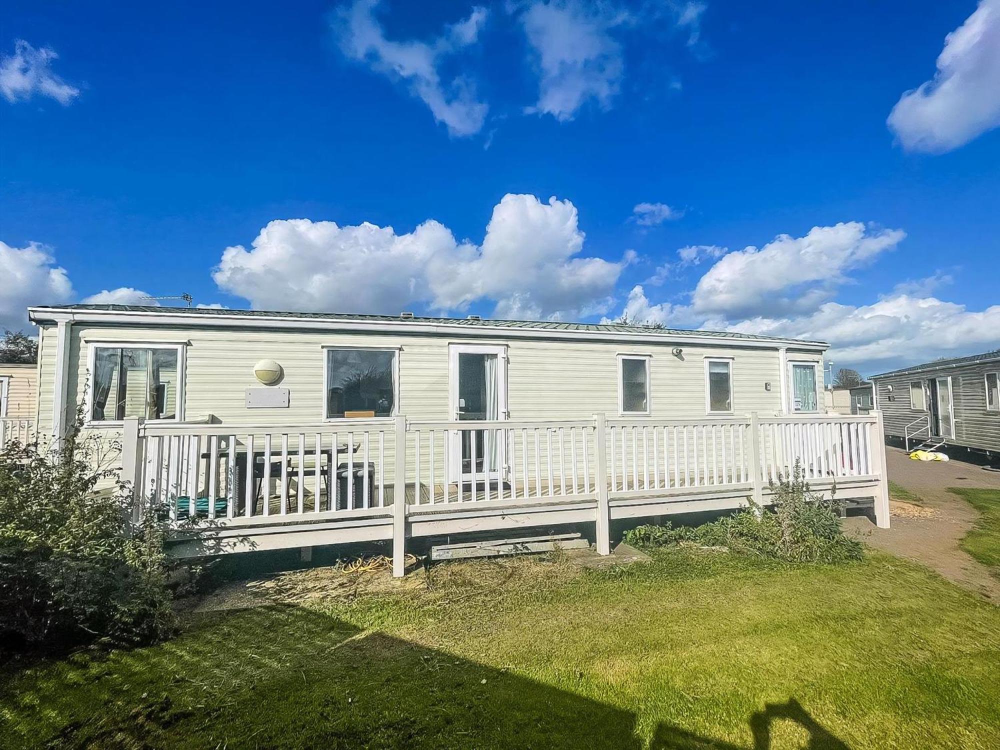 Stunning 6 Berth Caravan For Hire In Norfolk, Close To The Beach! Ref 19129s Campsite *
